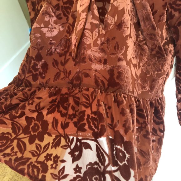 velvet cutout blouse - Picture 4 of 8